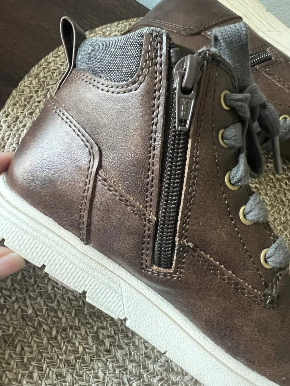 Cat & Jack Tennis Boots for Boys, Brown, Size 1. Kids shoes .
